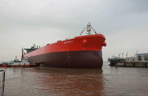 Indian tanker disregards a ban to pass through cha