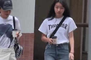 Old Yi Xun 14 years old of daughters are exposed t