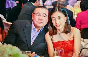 Hero of a small tinkling bell of harbor intermediary Liu exposing to the sun compares pleasant of de