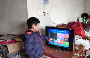 Old boy go to the countryside repairs TV, discover
