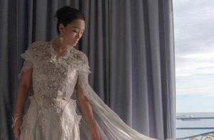 Gong Li the 18th times go out for a battle knocks gently accept wears skirt of white cloak gauze to