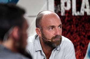 Dujiali approves Mu Ba Pei: Hit graceful couplet he fails to bear a responsibility