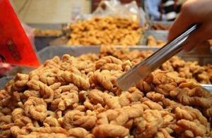 The taxi driver lures tourist guide guest to buy fried dough twist, tianjin 12 business door are che