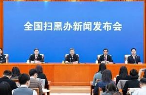 [sweep black except evil] the form of the first kind of expression that adorns big gold chain is bla