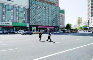 Policeman glacial a city fathers continuously chao