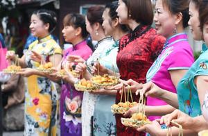 Folk-custom of bumper harvest of loquat of Changjiang Delta ancient town is exhibited perform travel