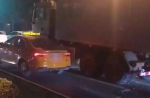 Before dawn, street one woman is bumped to die, th