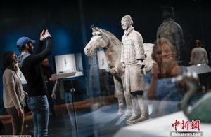 The United States breaks off man of finger of tomb