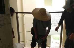 Between the elevator after controlling a building 