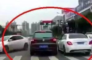 Spot exposure! Run quickly the angry view that fas