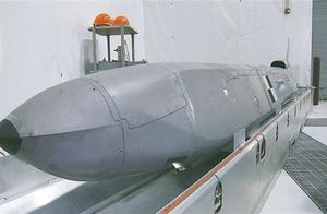 Beautiful B-52 bomber equips " the deadly missile