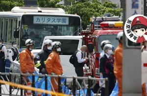 Break out! Japanese man both hands holds kitchen k