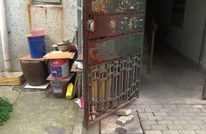 Is door of guard against theft become " often ope