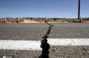 Road of 6.4 class earthquake shows American California southern part interstitial! The department co