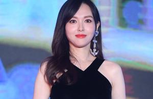 After Tang Yan is exposed to the sun to be pregnant, make public first appear, both hands is put nev