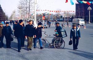Below camera lens: The Beijing vista 1983, graph t