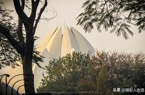 This cloister of Indian capital, recieve a tourist