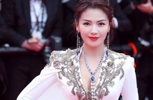 Deep V of Liu billows white opens forked formal at