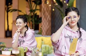 Big S exposes to the sun 5 years old the daughter 