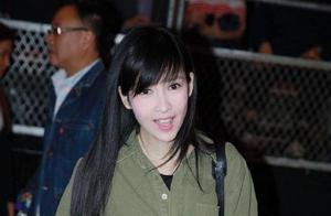 52 years old of Zhou Huimin are worn army green connects body pants, too show young, resemble two ac