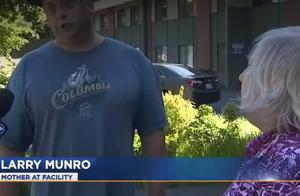 Beautiful beadhouse employee encroachs woman of 50 years old of deformity for many times, pat unexpe