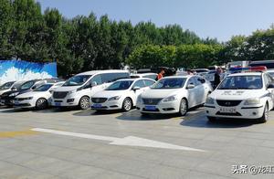 Sun island park is opened freely, person car explodes on the weekend full, a lot of people look for