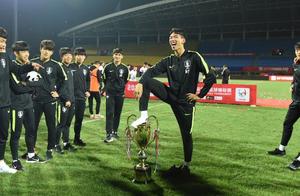 Korea team beats Chinese team the rear foot to ste