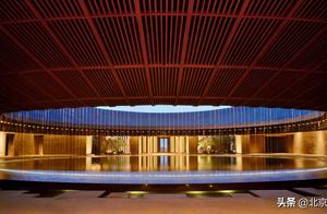 "The beauty that discovers east " -- approach th