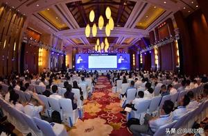 Sea silver-colored fortune appears on 2019 maritim