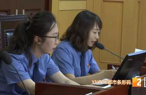 Exercitation driver opens breakdown bus to press m