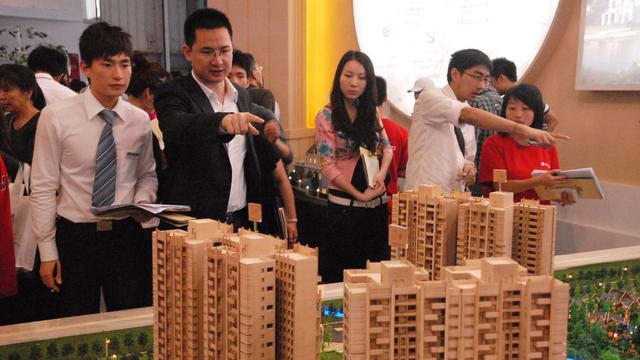 以后房價是漲還是落啊現在我想買一套房子拿不定主意