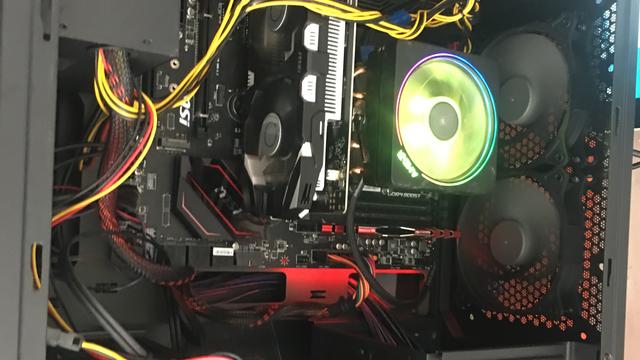 为什么电脑开机后要等半个小时以上屏幕才显示出来