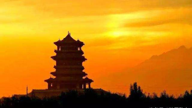 登山我们体会到了山的伟岸仿写句子至少要五个快