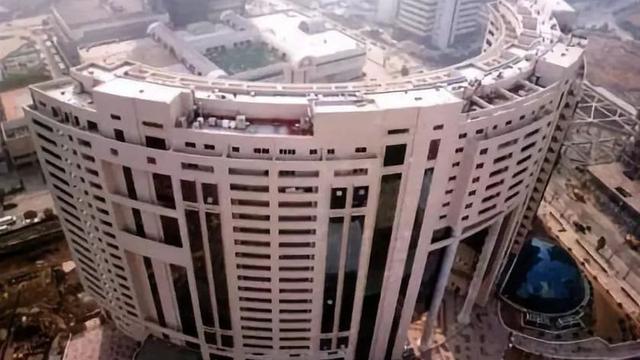 異地人在威海買房不能在工行貸款了只能在農村信用社貸款不想買了讓開發商退定金還用交違約金嗎