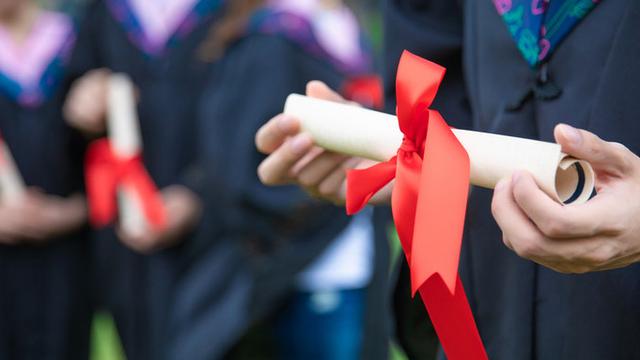 房子拆遷了以后孩子上學怎么辦