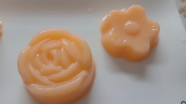 请问怎样做简单的果冻布丁.