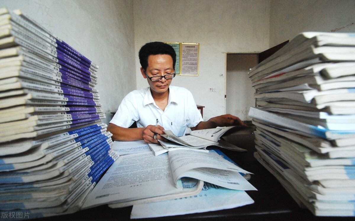 中年男教师的崩溃，往往是从评职称开始的