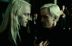 卢修斯的扮演者jason isaacs至今会把"德拉科"tom felton称为自己的"