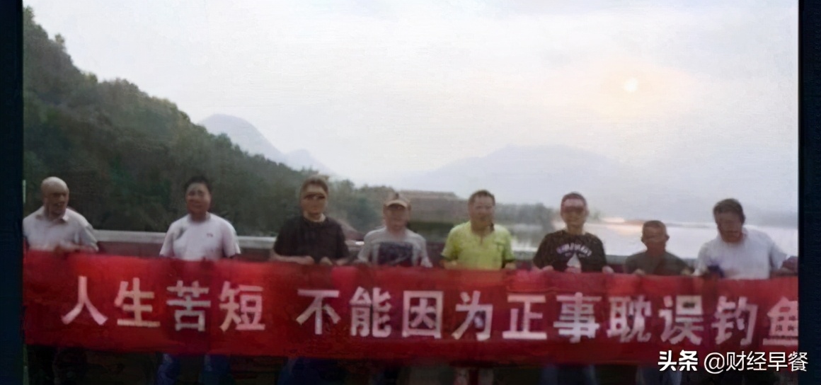 花钱流水、半夜不回家，中年男人如何让老婆放心的？