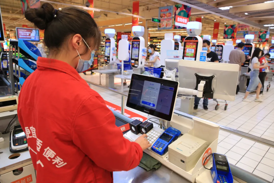 家乐福离开，沃尔玛关店，大润发为什么越活越好？