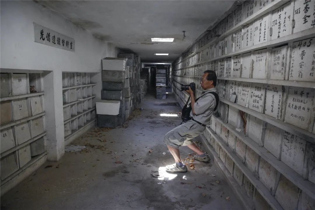 在国外生活的底层华人：他们都算不上活着