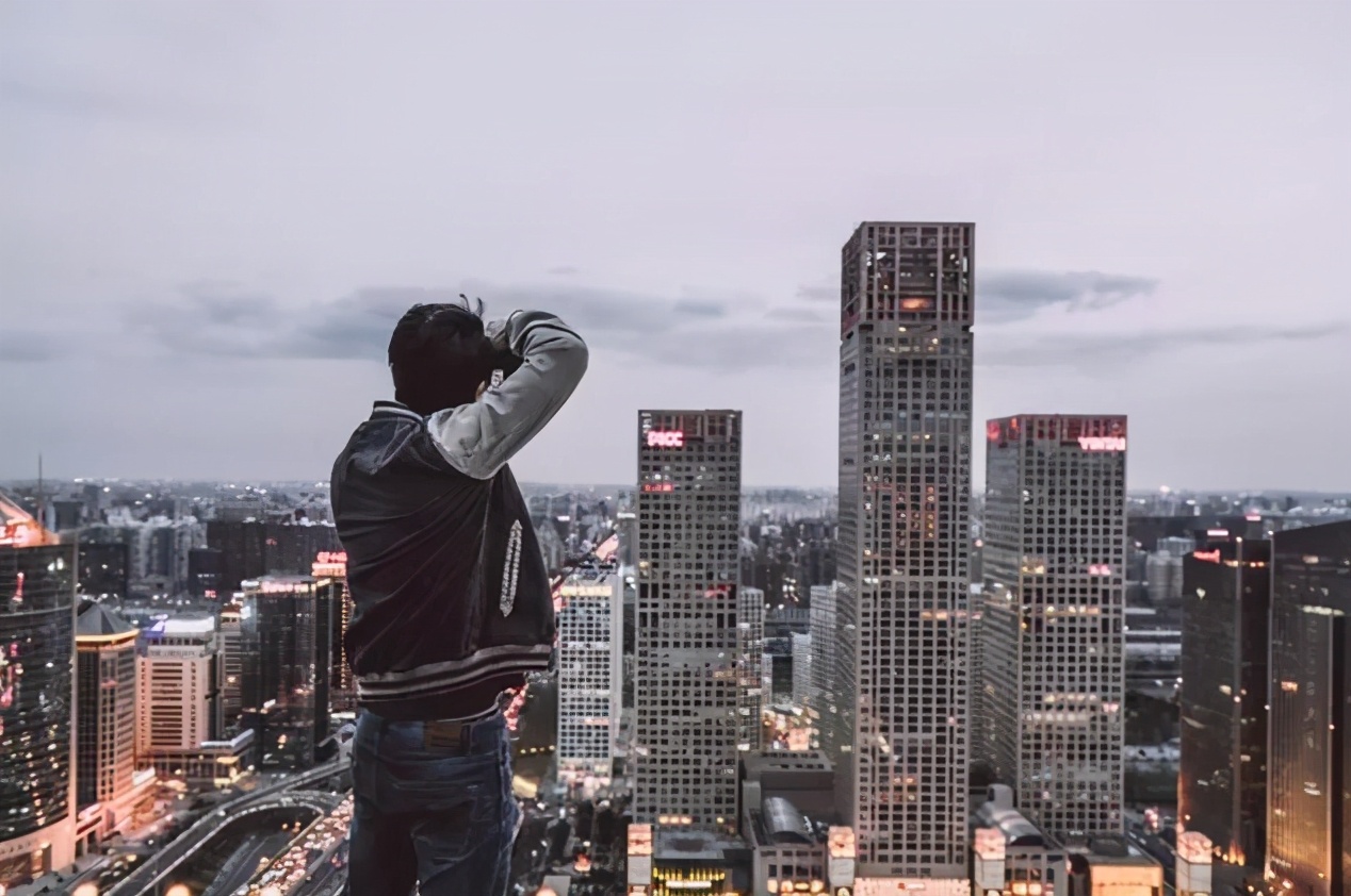 键盘精英们的笔下，早已看不到五环以外的真实生活