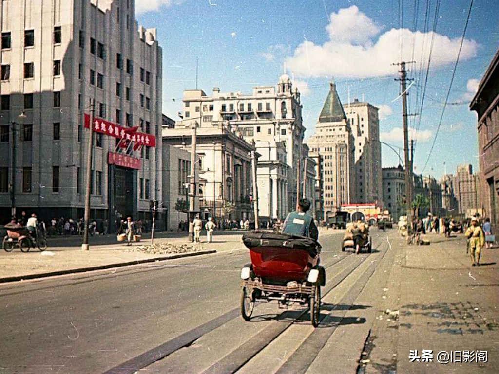 「上海街景」本组图片的拍摄者是(苏联)弗拉迪斯拉夫,其团队在1949年