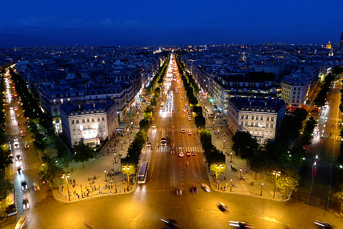 巴黎另一面：大学生工作100年，买不起一套80平公寓