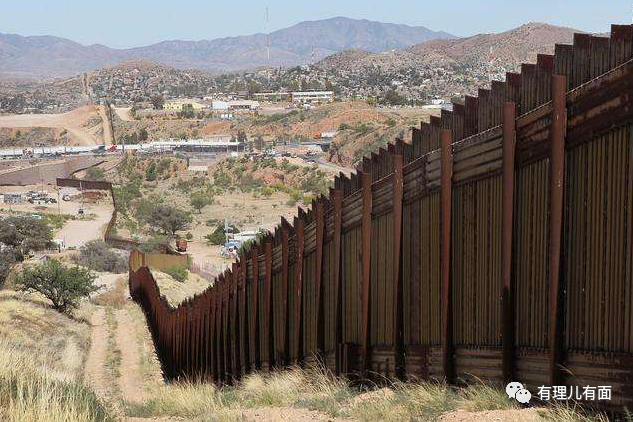 反华到癫狂的“班农”被捕，对中国意味着什么？