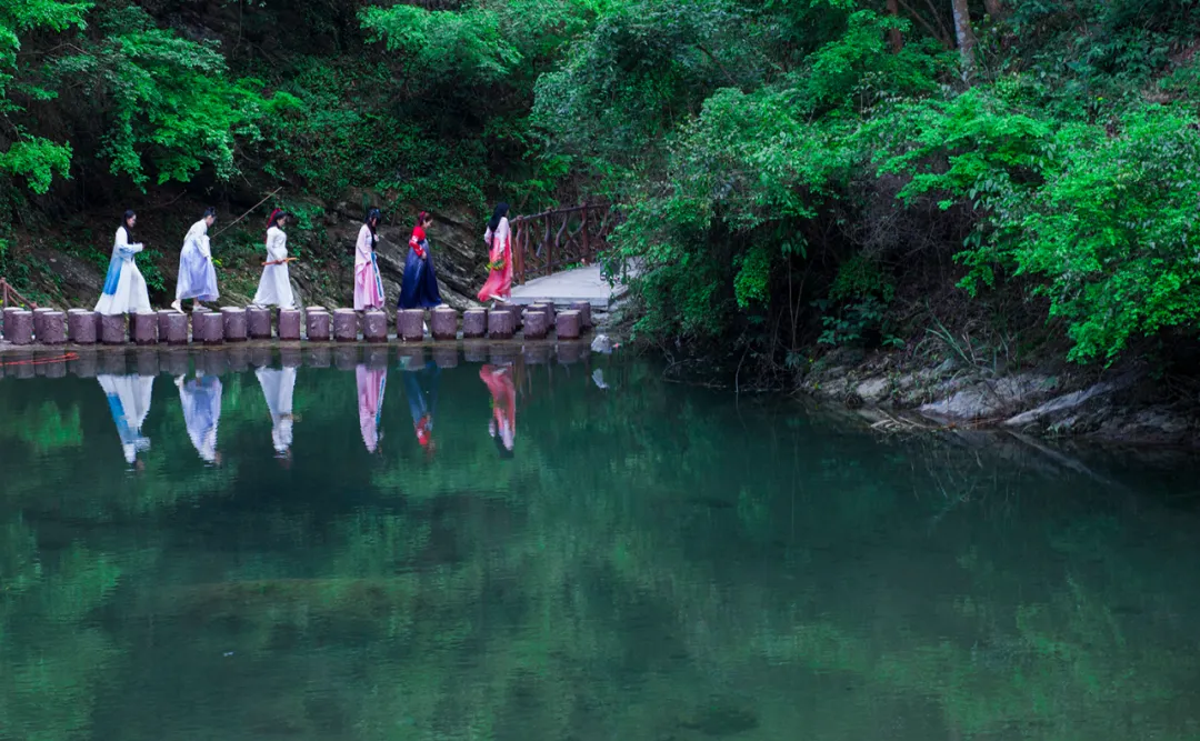 频道首页 快讯 > 正文 近年来,通城县大力发展美丽乡村建设和旅游产业