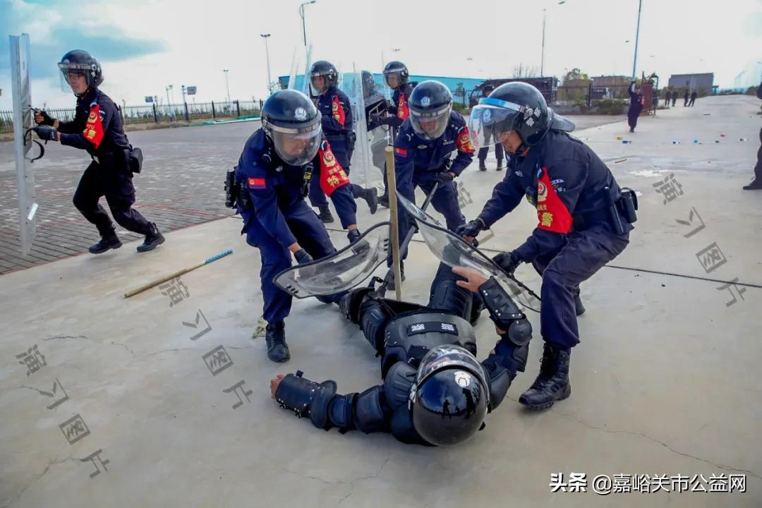 沙场练兵扬警威——嘉峪关市公安局特巡警支队开展"红蓝对抗"实战演练