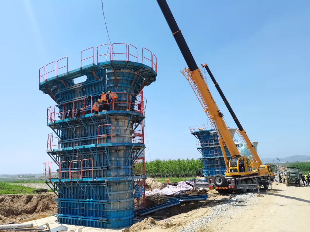 莱荣高铁南海段170座墩柱同步施工 11月份架梁