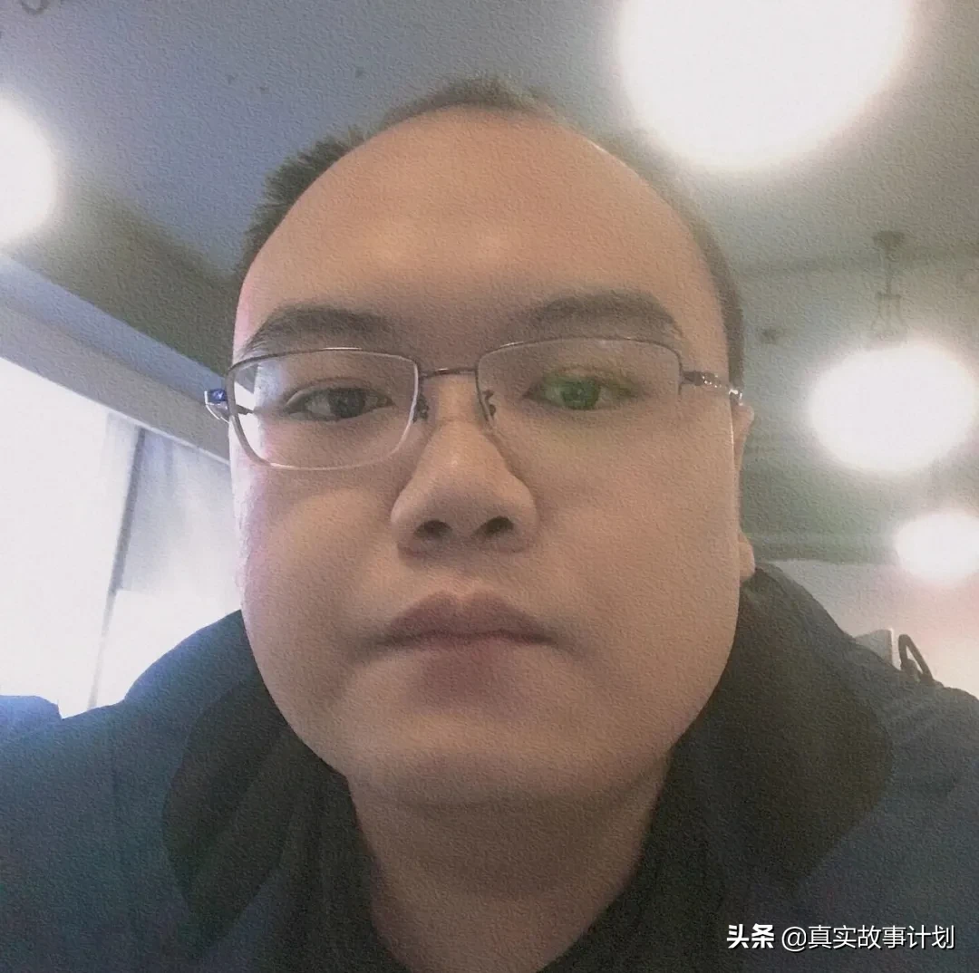 陌生人的爱，夜晚才会说出口