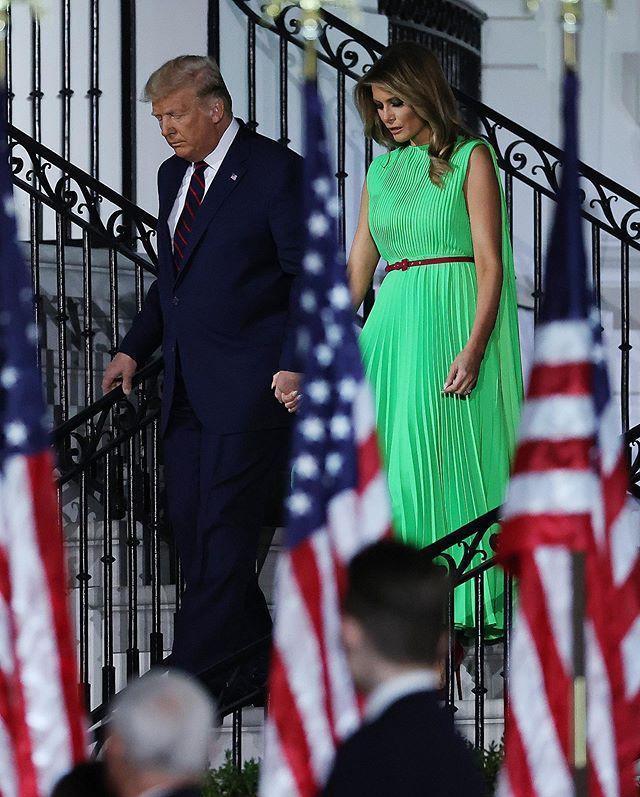 特朗普卖吆喝 老婆孩子为啥唱主角？